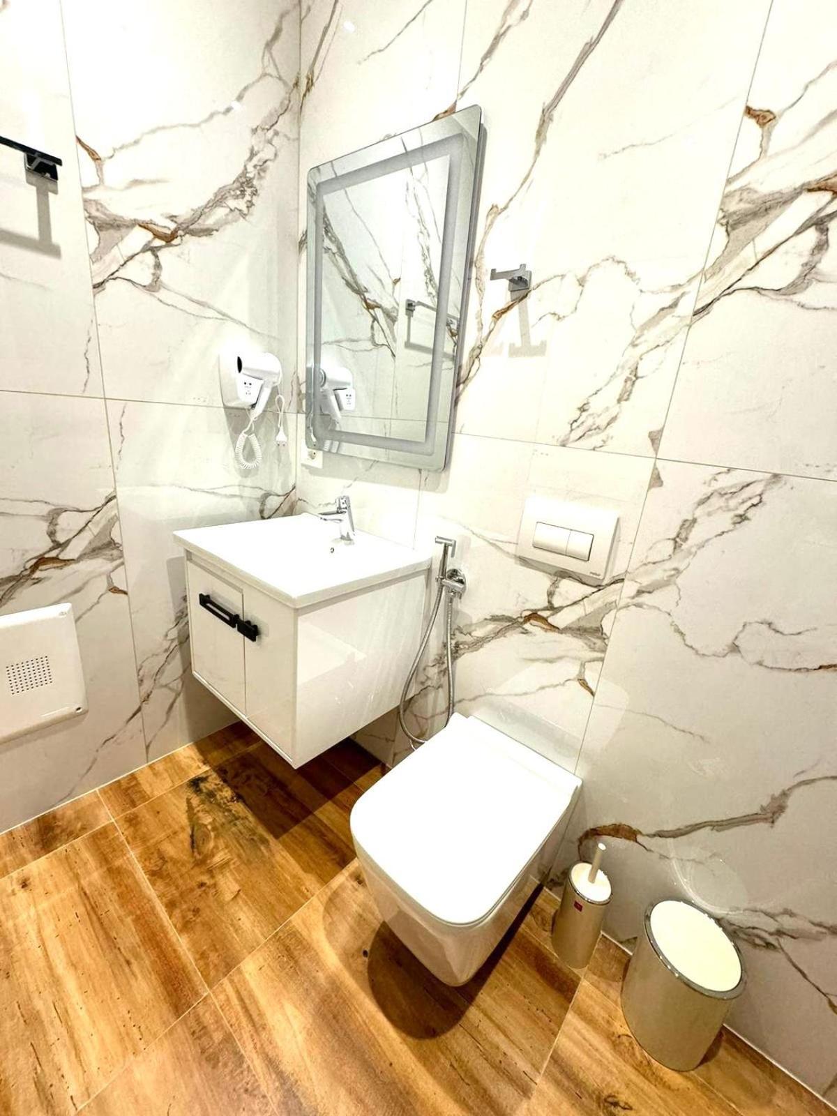 Hotel Balili Vlorë エクステリア 写真