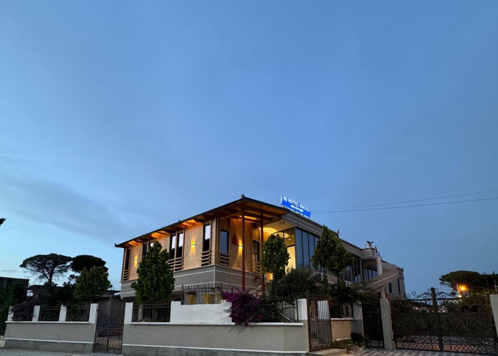Hotel Balili Vlorë エクステリア 写真
