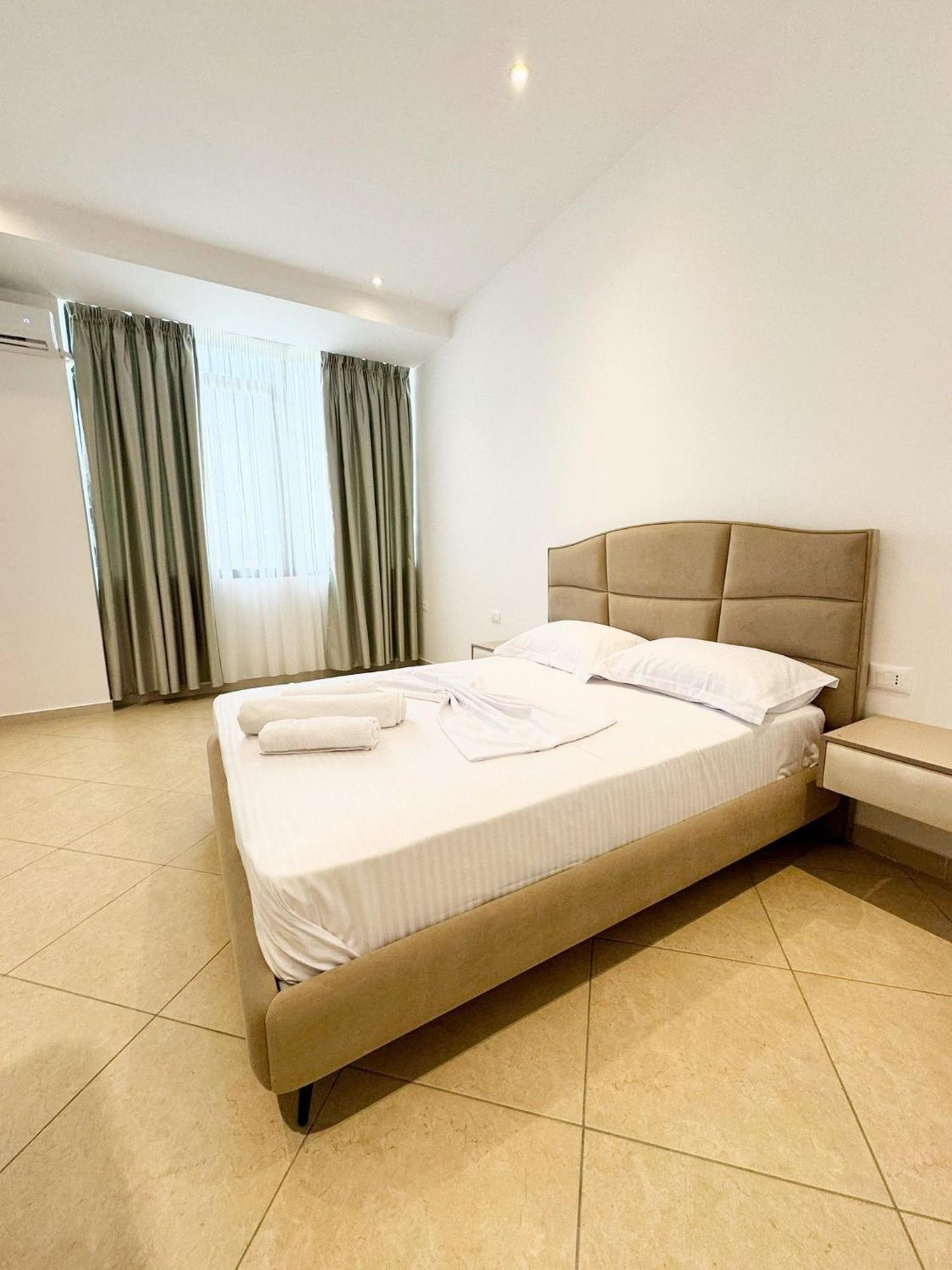 Hotel Balili Vlorë エクステリア 写真