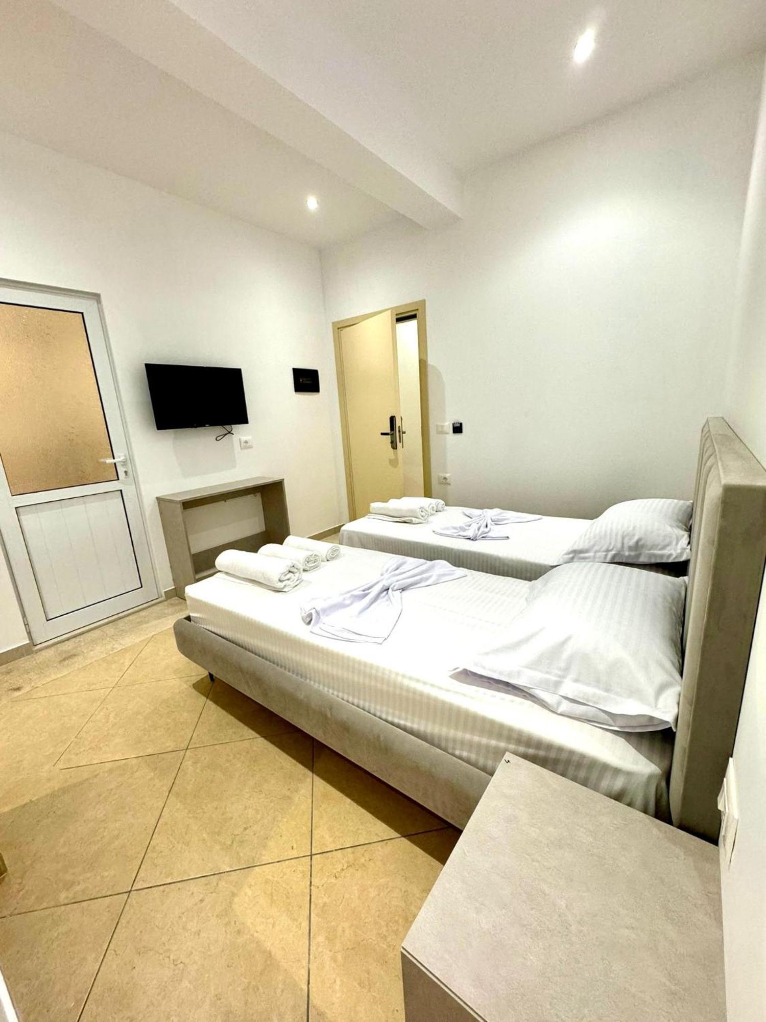 Hotel Balili Vlorë エクステリア 写真